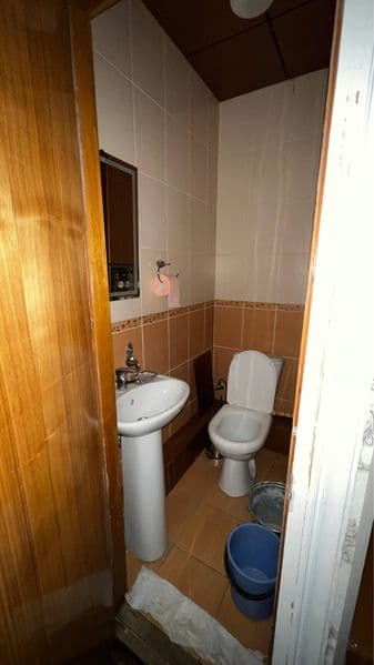 Локация — удобная, рядом всё необходимое: магазины, Макро, д