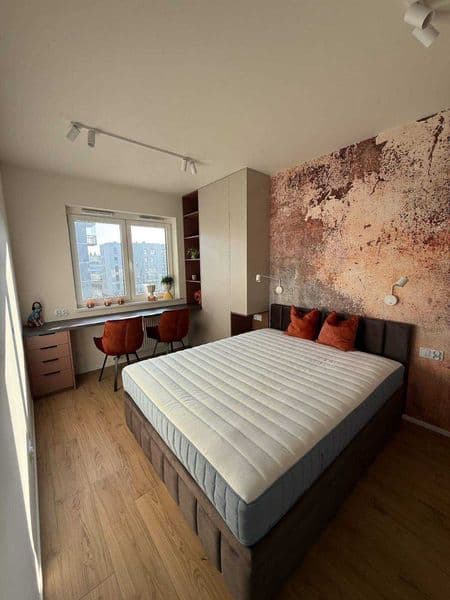 1 комнатную квартиру на 18 этаже,<br />
В квартире есть все 