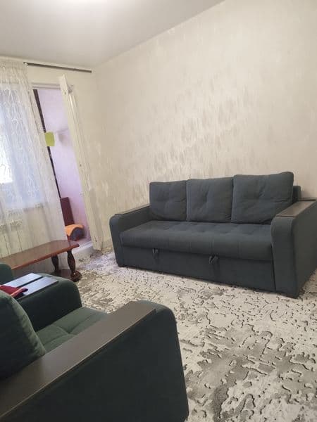 Аренда чиланзар 8.  Двух переделанная на трёх.  Есть телевиз