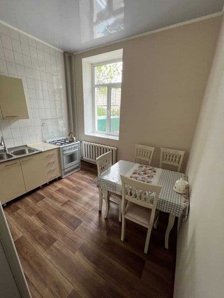 Ориентир: алайский базар<br />
4 комнатная квартира <br />
2