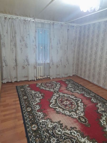 Ikki xonali sharoyiti bor  2 xonali derevyashka uy ijarga be