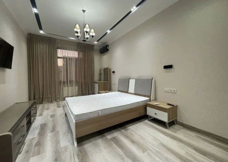 Сдаётся 3-комнатная квартира<br />
<br />
Район: Миробадский