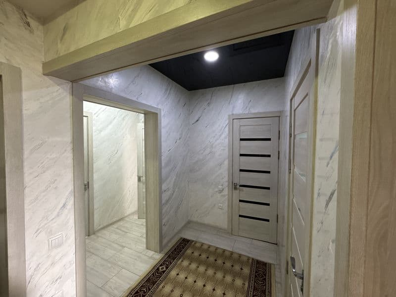 G'ofur g'ulom metro Ankara kebab restorani orqasida joylashg