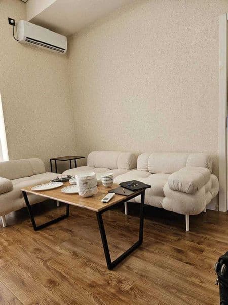 2 комнатную квартиру на 10 этаже,<br />
В квартире есть все  — фото 2