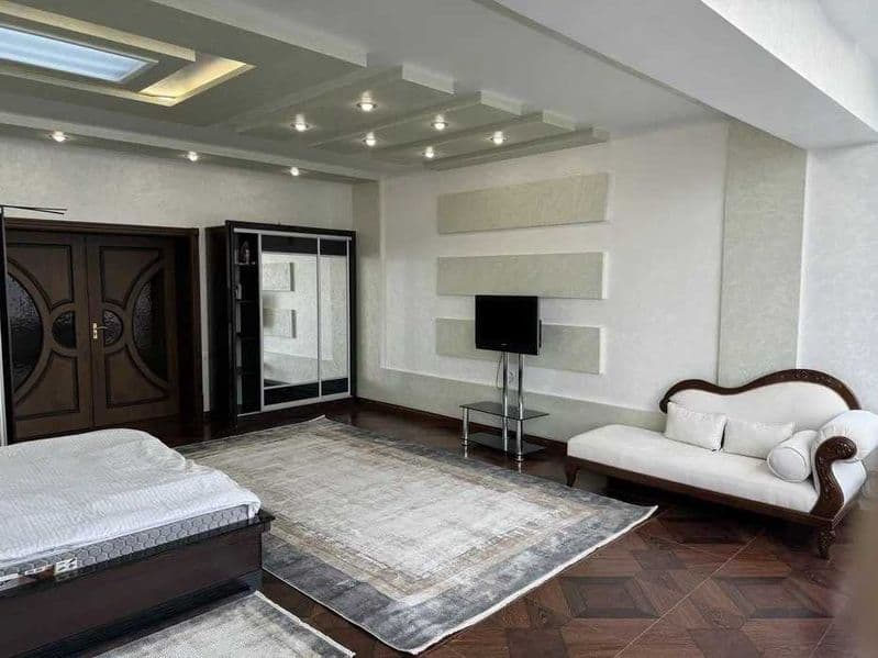 Район: Шайхантахур<br />
Адрес: Чорсу<br />
<br />
• Комнат: — фото 2