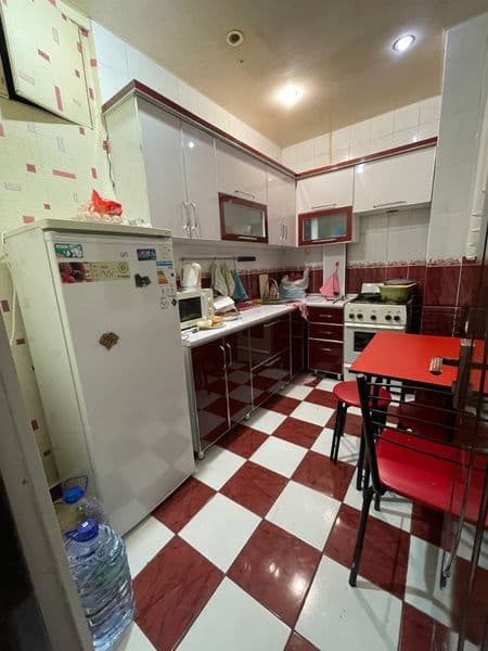 Qizlarga kvartira.<br />
<br />
Bezmakler  Bezxazaykali.<br 