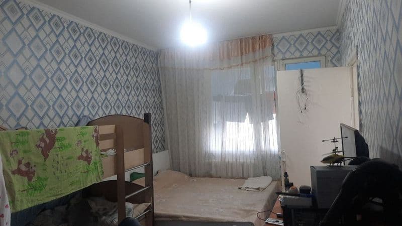 Здаецая 2 комнатная квартира массив куйлук 1 3 этаж  4 этажа