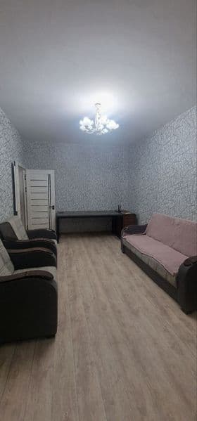 Сдается своя просторная  квартира 1 переделана в 2х. Массив 