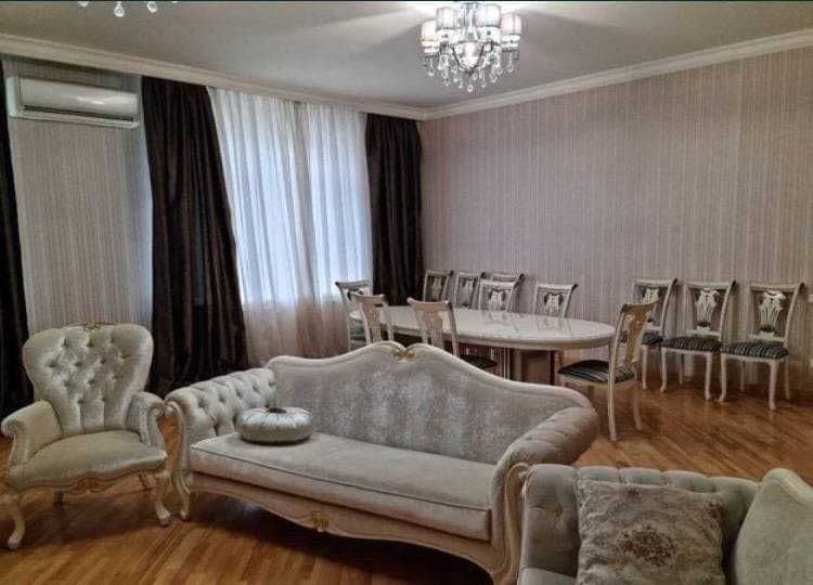 Сдается Квартира в Гвбус.Ориентир метро Ойбек.4/6/7  225квм.