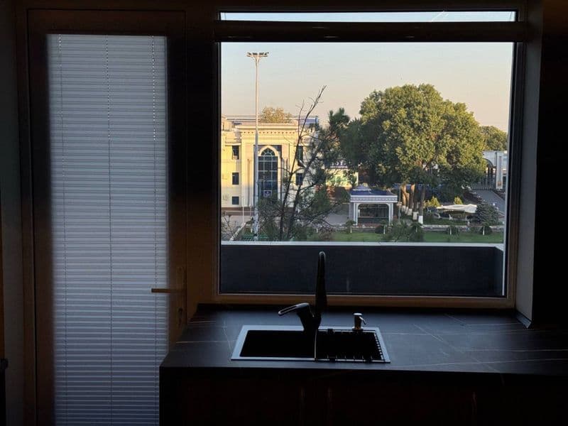 Отличное расположение дома - всё рядом - много магазинов, Це — фото 4