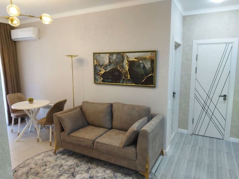 200м вход в метро БИЙ (быв. Горького)<br />
Сдаётся своя евр