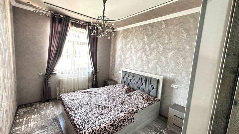 Uyim Novza metrosi yonida, Chilonzor tumanida. Metro va tran