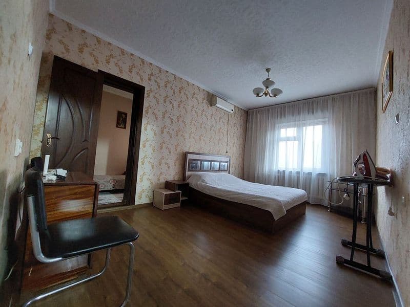 Аренда яккасарай район.  Одна переделанная на двух.  Есть те