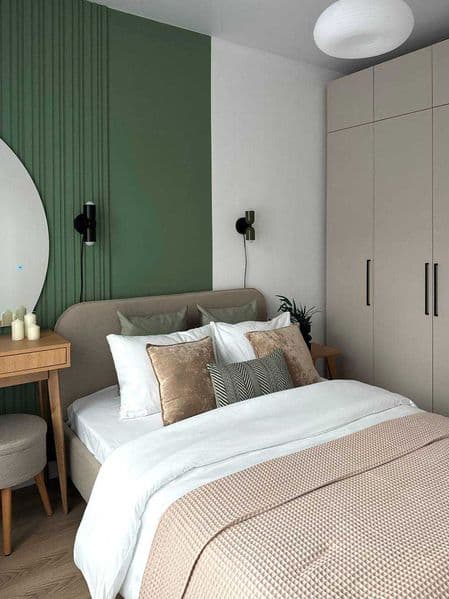 2 комнатную квартиру на 12 этаже,<br />
В квартире есть все 