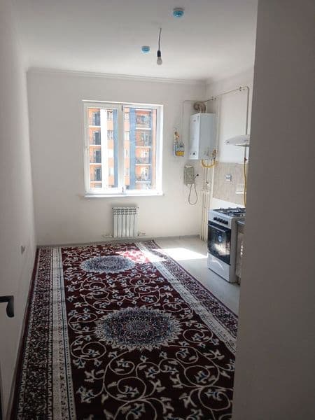 1 хонали 40 м².  8 - этаж. Шароитларини келишамиз.  5-метро 