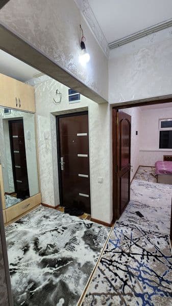 Chilonzor 24 kvartal vatan kinoteatri yonida 2 xona uy oilag