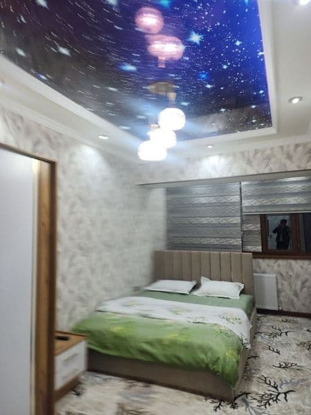 Mirobod Oybek metro oldida 2 xonali uy ijaraga beriladi. Sha