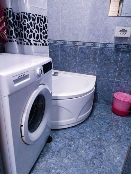 Аренда яккасарай район.  Двух комнатная.  Есть телевизор хол