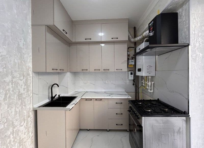 Olmazor tumani Beruniy metro yaqnida 1 xona uy ijaraga <br /