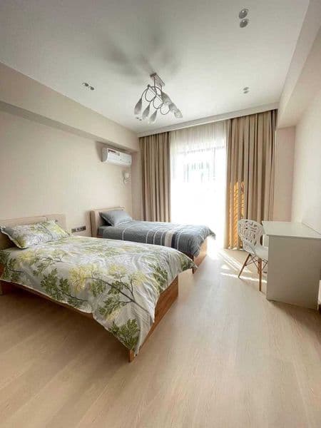 • Район: Мирзо Улугбек <br />
• <br />
• Комнат: 3<br />
• Э — фото 2