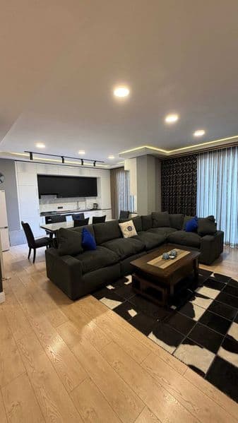 Сдается 3 комнатная в ЖК Via Port<br />
Расположена в Яккаса