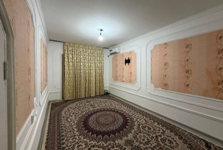 Kvartira sergeli o'zgarish metrosi yaqinida joylashgan