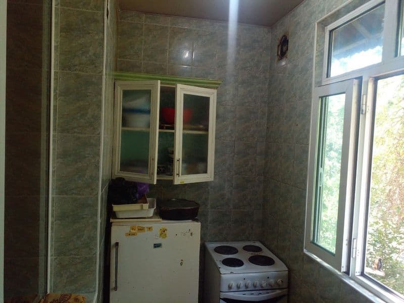 2 xonalik bitta xonaga 3 tadan odam turadi kir moshina yo bo — фото 4