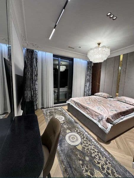 • Район: Мирабад<br />
• ЖК: NRG Oybek<br />
• Комнат: 3<br 