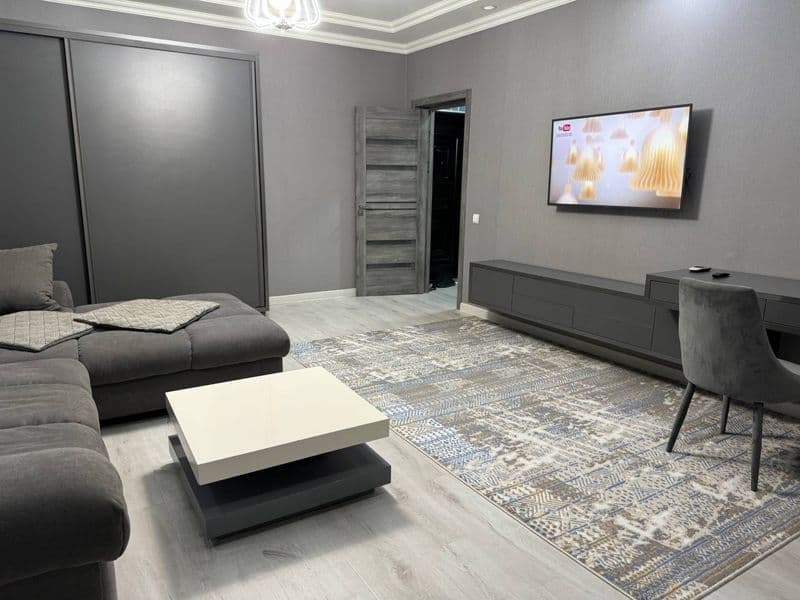 Отличное расположение дома - всё рядом - много магазинов, Це — фото 2