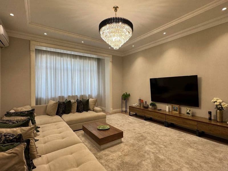 Здается квартира на ц-1<br />
4-комнатная<br />
Общая площад