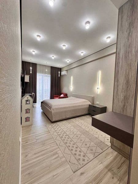 • Район: Яккасарайский<br />
• Адрес: Шота РУставели<br />
< — фото 2