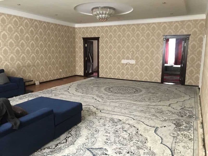 Сдаётся квартира на Чорсу...<br />
Ориентир -Ройсон дом<br /