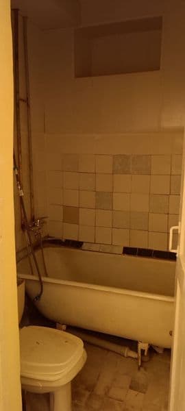 СДАЕТСЯ 2 комнатная квартира, без мебели рядом с метро Бодом — фото 4