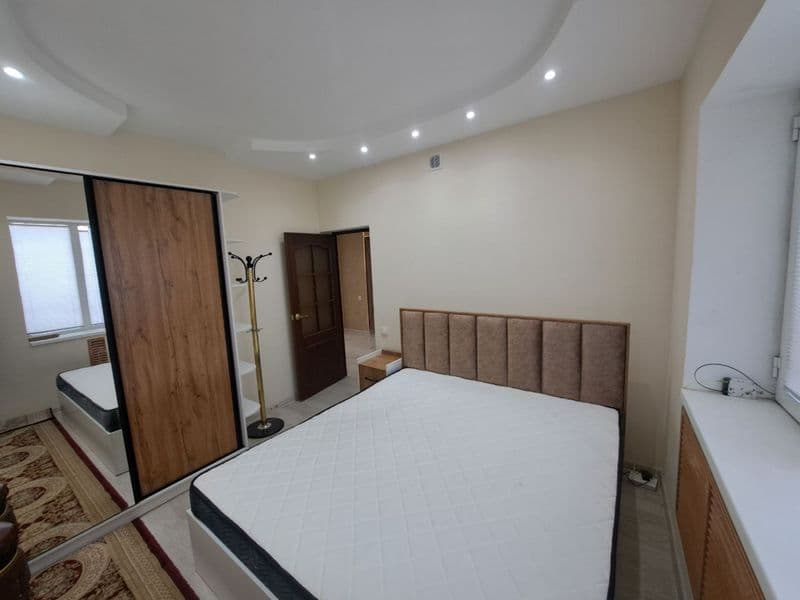 2 комнат 60 квадрат 3 этаж<br />
77 серия<br />
Балкон 2"6<b — фото 2