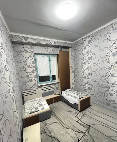 Minor metroni yonida 2ta qizga joy bor. Hamma sharoit va tex