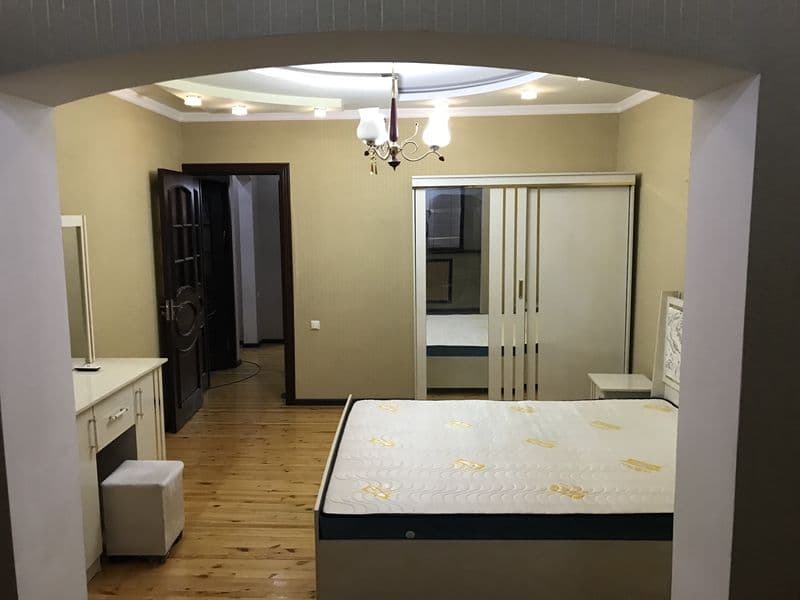 Сдаётся в аренду квартира в центре города. Евроремонт. Рядом — фото 3