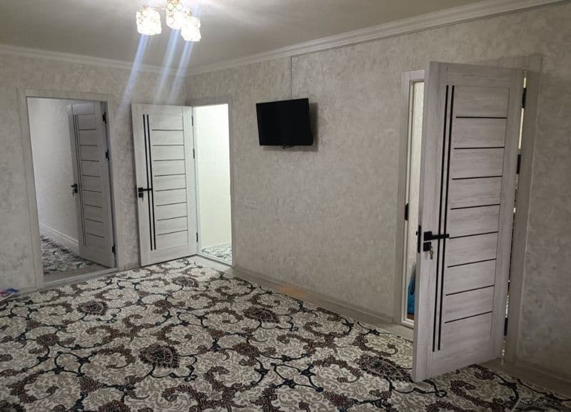 Qulay joylashuvdagi 2 xonali uy ijaraga beriladi.<br />
Uy 2