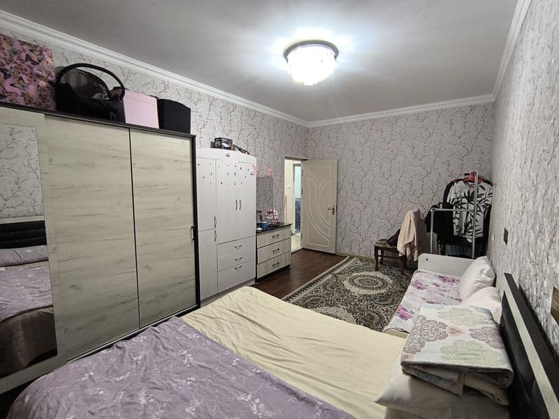 Xozyaykali 3xonali uy. İshlidganla uchun. Hamma sharoit bor.