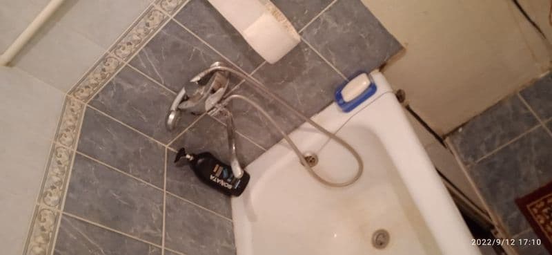 Расположено  на  4- дворе 1-ком  2-этаж балкон 2х6   с обста — фото 2