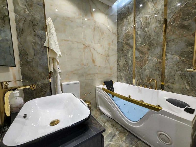 2 комнатную квартиру на 10 этаже,<br />
В квартире есть все  — фото 5