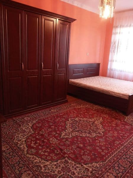 Сдам в аренду 3.комн квартиру на 2.этаже 5 этаж дома с обста