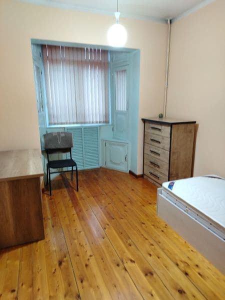 Сдается комната в 3 х комнатной квартире. Я живу с сабакой. 