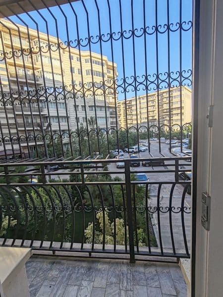 Jangoh Markaz-15 novostroyka<br />
2/2/8. 90 kv.metr<br />
Y