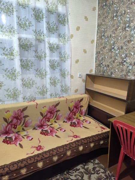 Сдаётся дом на земле ,две комнаты и кухня, туалет,ванная во 