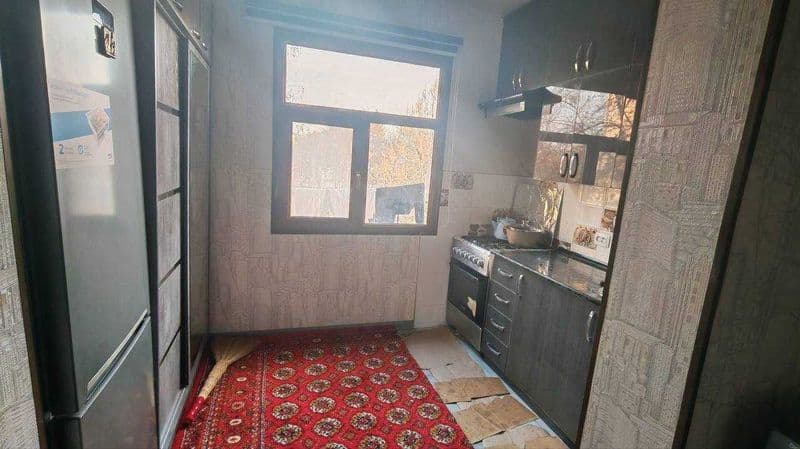 Аренда Ахмад Югнакий 2/2/5 балкон 2*6 разделка 58 кв.мт мебе