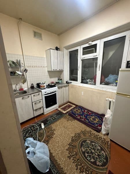 Lokatsiya zor. Uy oldida bekat va hamma kerakli narsalar bor