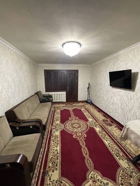 Beruni metro Ipatika bank orqasidagi dom 2 xona 3 etaj xamma