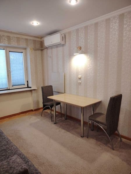 Комната - спальня с большим окном, светлая. Имеется большой  — фото 3