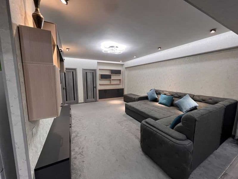 Район: Юнусабадский<br />
Адрес: Ц4 <br />
<br />
Комнат: 3<