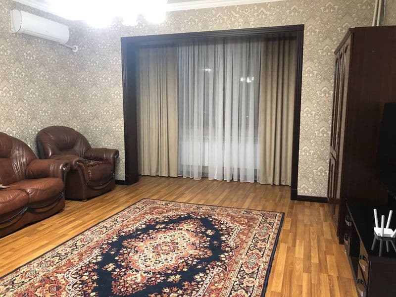 Сдам квартиру 3 комнатную семье! <br />
<br />
Рядом детский